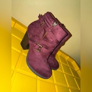Women's Suede Ankle Boots - Burgundy